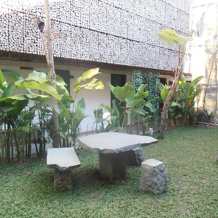 Flores Gallery Hotel Bandung Exteriör bild