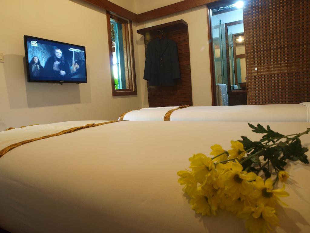 Flores Gallery Hotel Bandung Rum bild