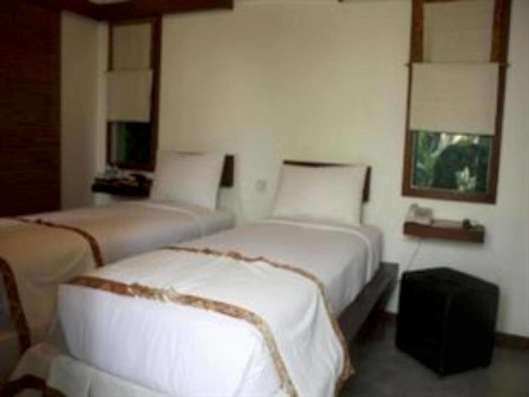 Flores Gallery Hotel Bandung Exteriör bild