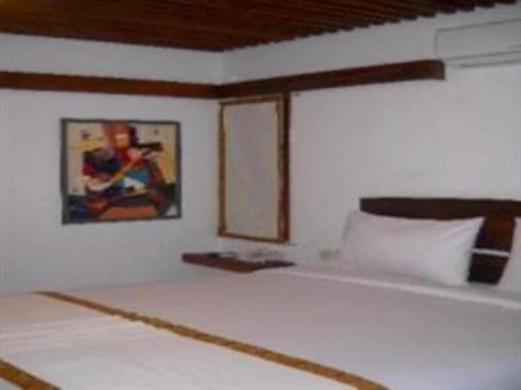 Flores Gallery Hotel Bandung Exteriör bild